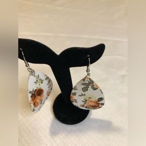 NEW Peach Floral Earrings